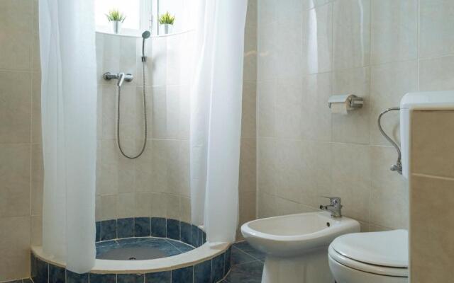 Spacious and Quiet - City Center Apartment