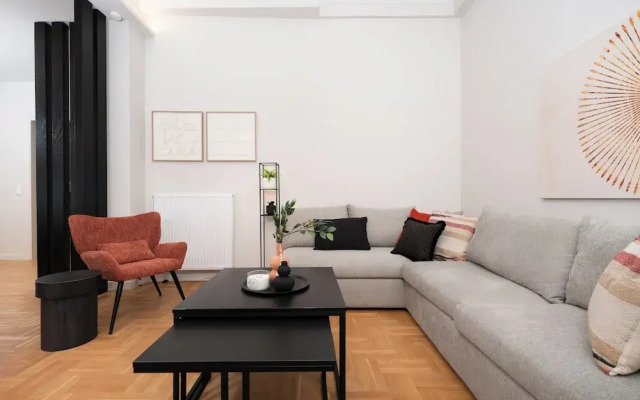 Spacious & Stylish Athens Apartment - Walk To Metro