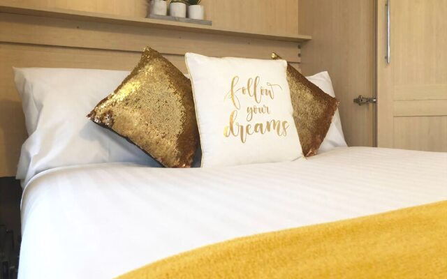 Lux Blu - Kenwyn Studio Apartment