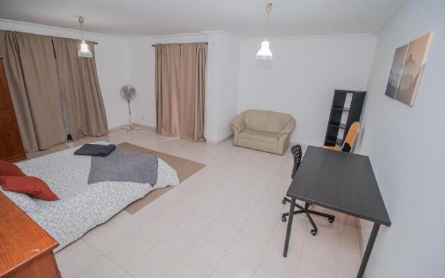 Charming Private Rooms in an Apartment A2 Penha - Faro