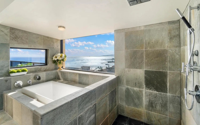 Oceanview Penthouse Suite