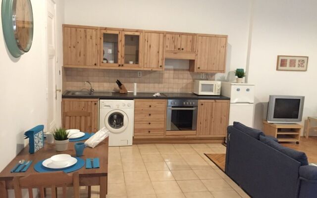 Hi5 Apartments - Parliament