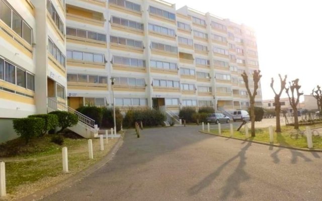 Apartment With one Bedroom in Saint-hilaire-de-riez, With Wonderful sea View and Furnished Balcony - 500 m From the Beach