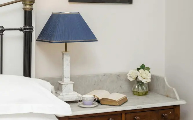 Winchendon Road by Onefinestay