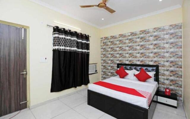 OYO 70049 Hotel Green Apple