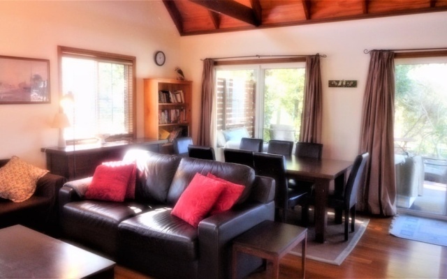 Kookaburra Cottage at Hat Head – Guest Rooms – Hat Head