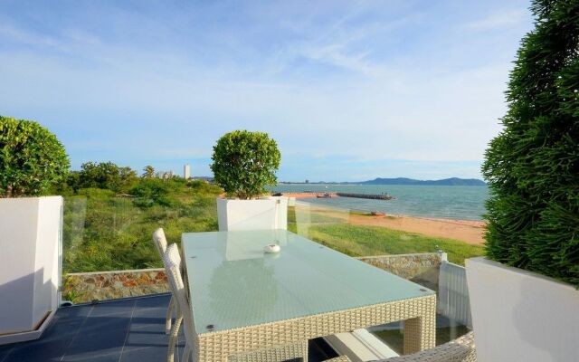 Villa 7th Heaven Beach Front