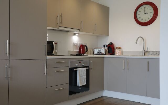 Luxury Bath Riverside Apt Parking & Gym
