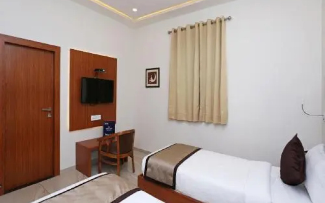 Capital O 10148 Hotel Paras Royale By Arn Group