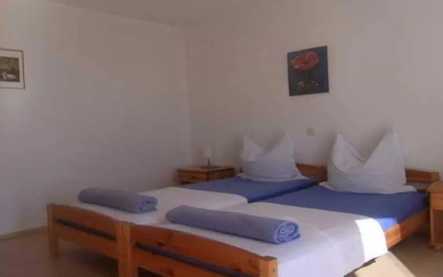 Apartments and Rooms Mladenka