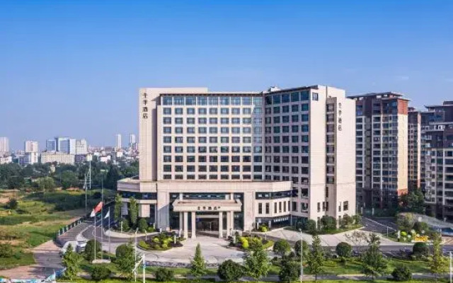 All Seasons Hotel (Yushu Site Avenue)
