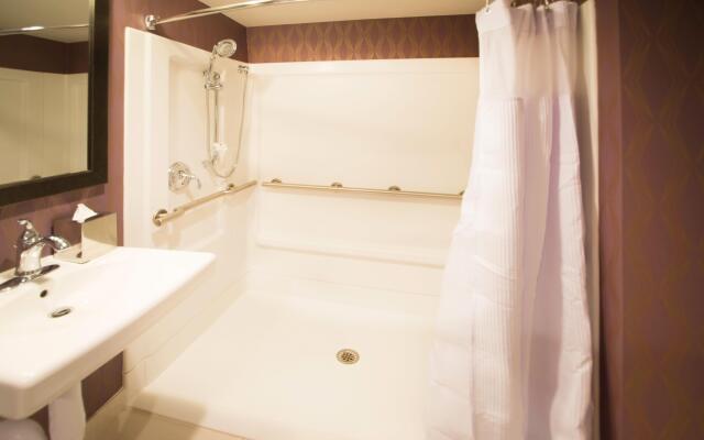Crowne Plaza Saddle Brook by IHG