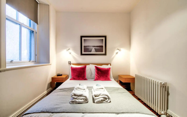 Sumptuous 2BR Apt Next To Edinburgh Castle!