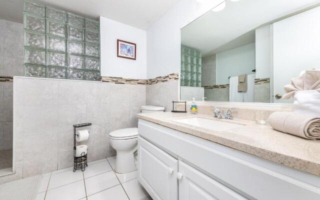 Lovely 2 Bedroom Beachfront Condo