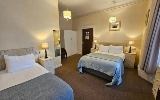 Rivelyn Hotel Bar & Restaurant