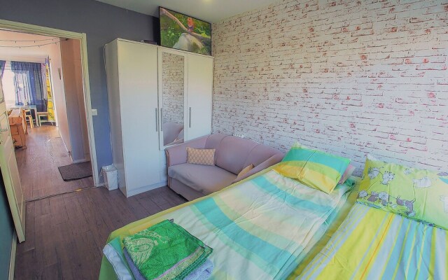 Eazy Home nearby Highway-Apartment or Private Room or Shared Room with Shared Big Kitchen,Shower,Toilet & Free Parking