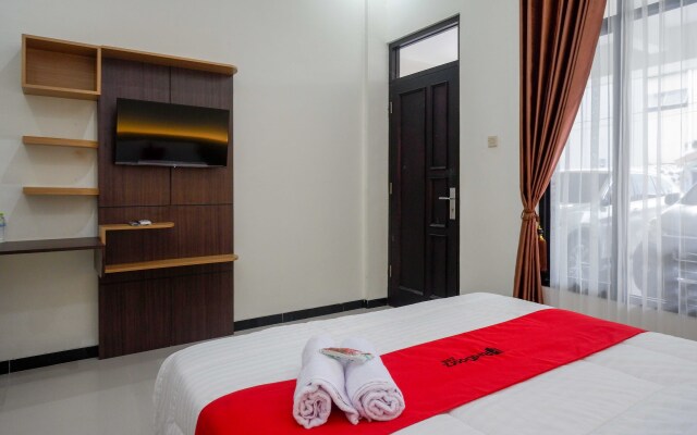 RedDoorz near Terminal Tirtonadi 2