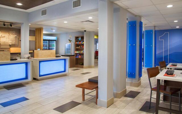 Holiday Inn Express & Suites Port Charlotte, an IHG Hotel