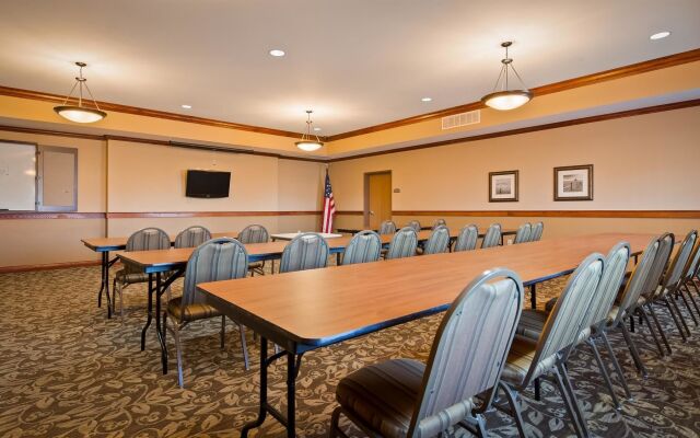 Best Western Plus Butterfield Inn