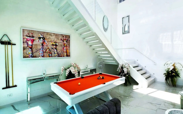 STARLAND Luxury Pool Villa Pattaya 8 Bedrooms