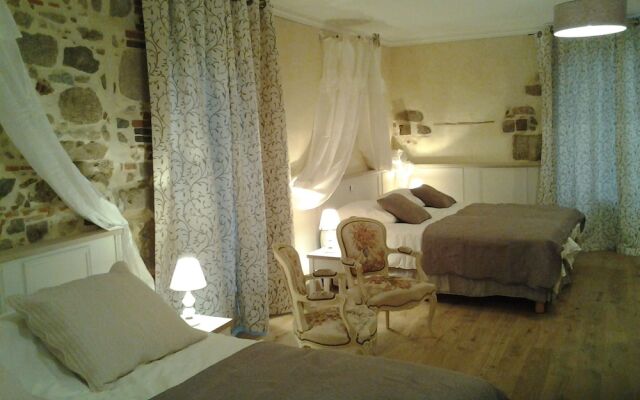 Le Manoir Aux Douves