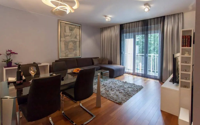 Apartment Happiness Split
