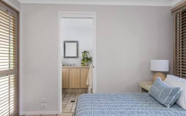 Byron Bay Accom 12 Childe Street, Byron Bay - Absolute Belongil Summerhouse – Guest Rooms – Byron Bay