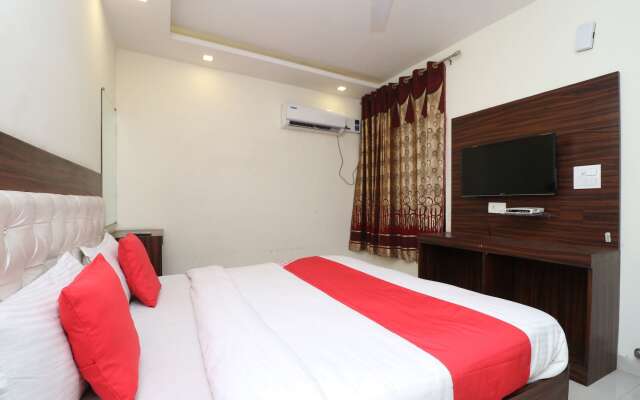 OYO 28646 Hotel Golden Heart