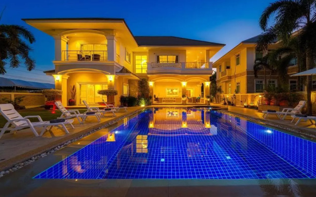 Luxurious 5-Bedroom Private Pool Villa! PV5