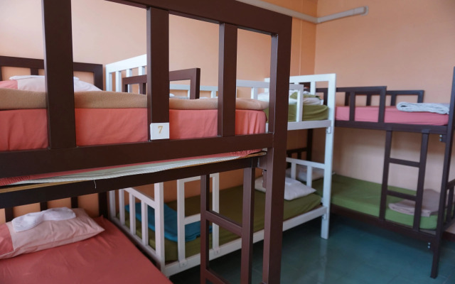 OYO 730 Meedee Hostel