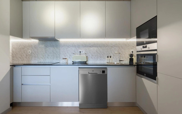 Luxurious Impressive Apartment - Balcony and Pool