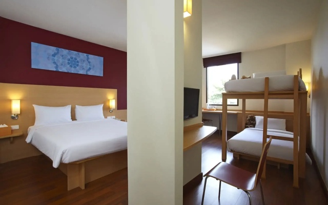 ibis Bangkok Riverside