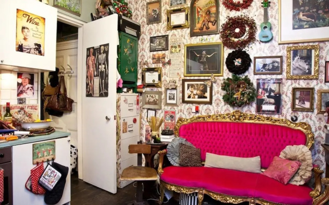 Boutique Bijoux Garden Flat in Vibrant Oval