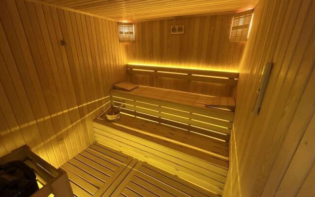 Lures Hotel