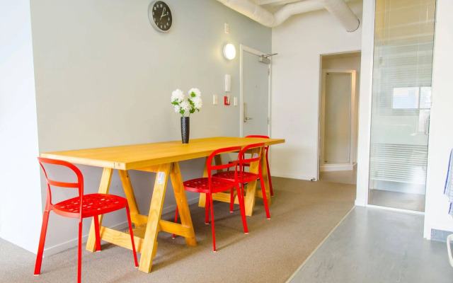 The Setup on Dixon - Hostel