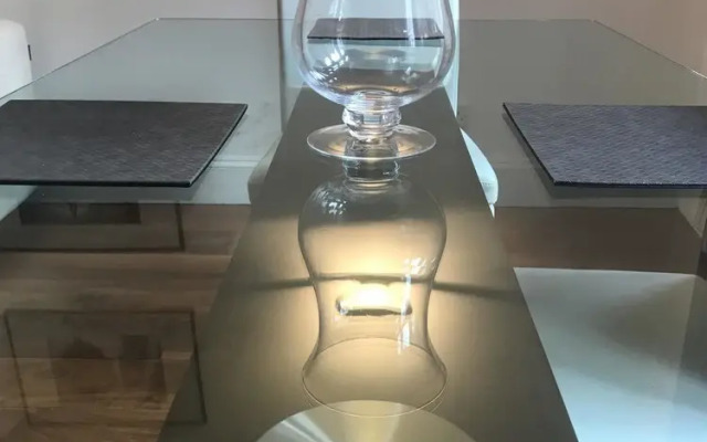 Suitely Trafalgar Square Luxury Apartment