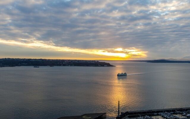 Belltown Pike Place Suites by Luxe Hubs