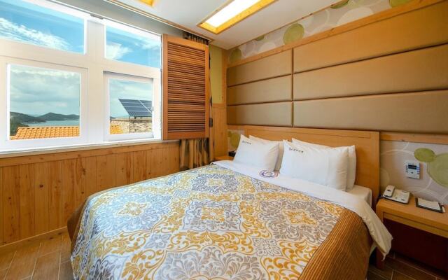 Yeosu King Pension Tel