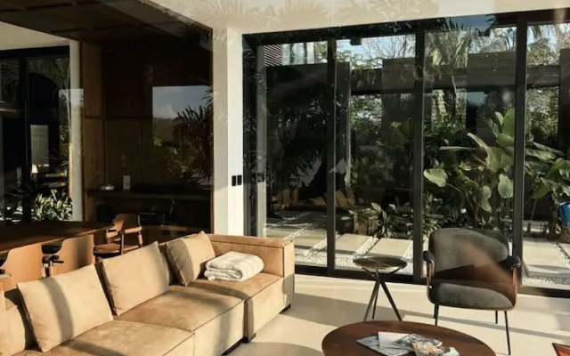 w Spectacular 4BR Villa in Costa Rica
