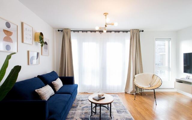 Fresh & Styled 2 Bedroom Apt in Mile End