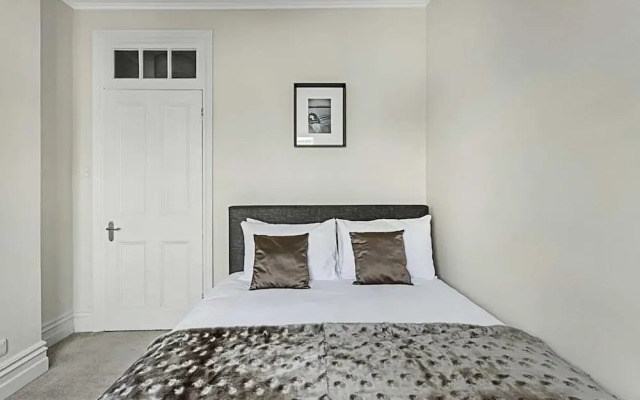 Beautiful Abode In Fulham Broadway