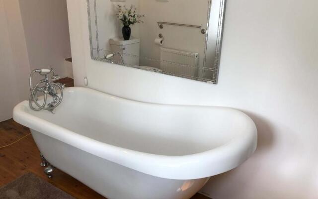Central Boscastle studio flat