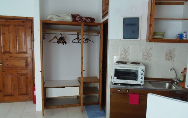 Studios Milos Skopelos-Where the Sea Meets the Sky