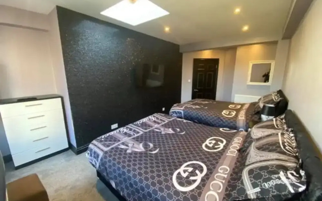 2 Bedroom Gray Apartment Blackpool