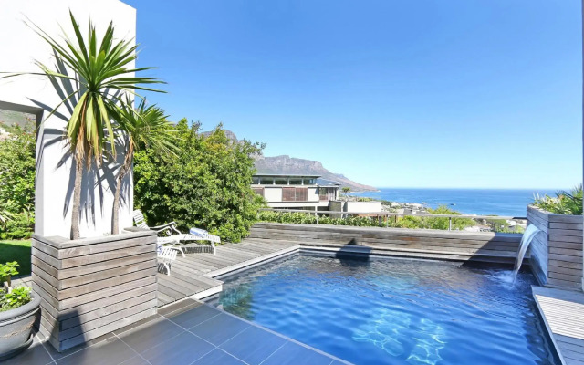 Villa Aqua