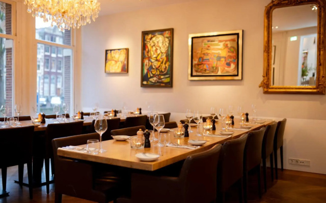 Ambassade Hotel