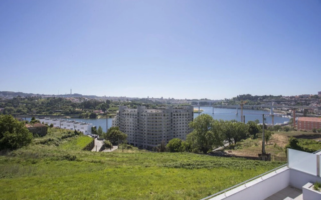 Liiiving - Luxury River View Apartment III