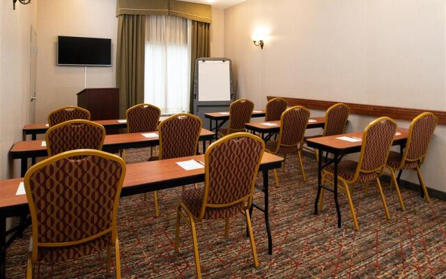 Hampton Inn Kansas City Northeast