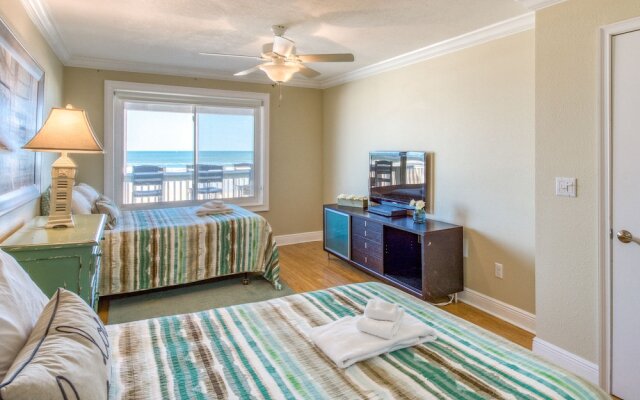 Beachfront Sapphire: Luxe 6 Bedroom Home