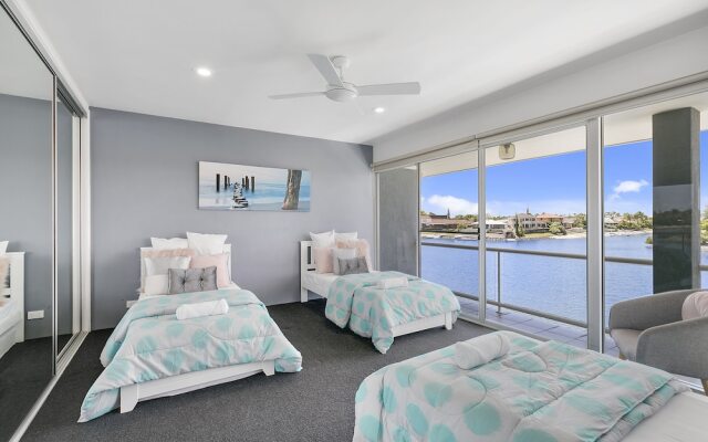 Havana Blue - Large 4 Bedroom Home